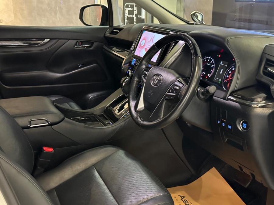 Alphard 2.5 SC TRD - Image 2