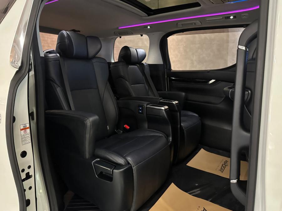 Alphard 2.5 SC TRD - Image 4