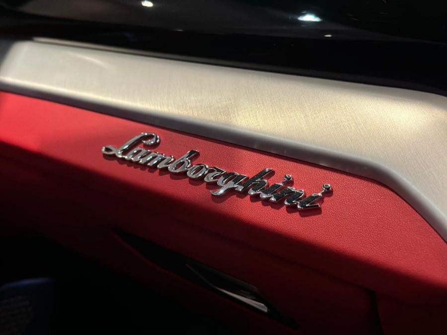 Urus 4.0-5 Seats - Image 9