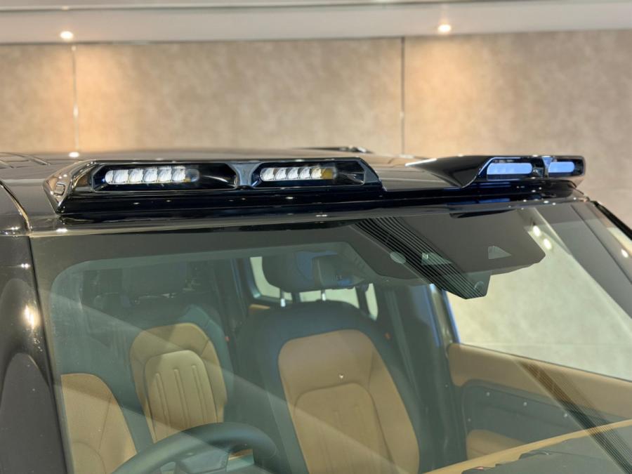 Defender 110 P400 X 7S - Image 5