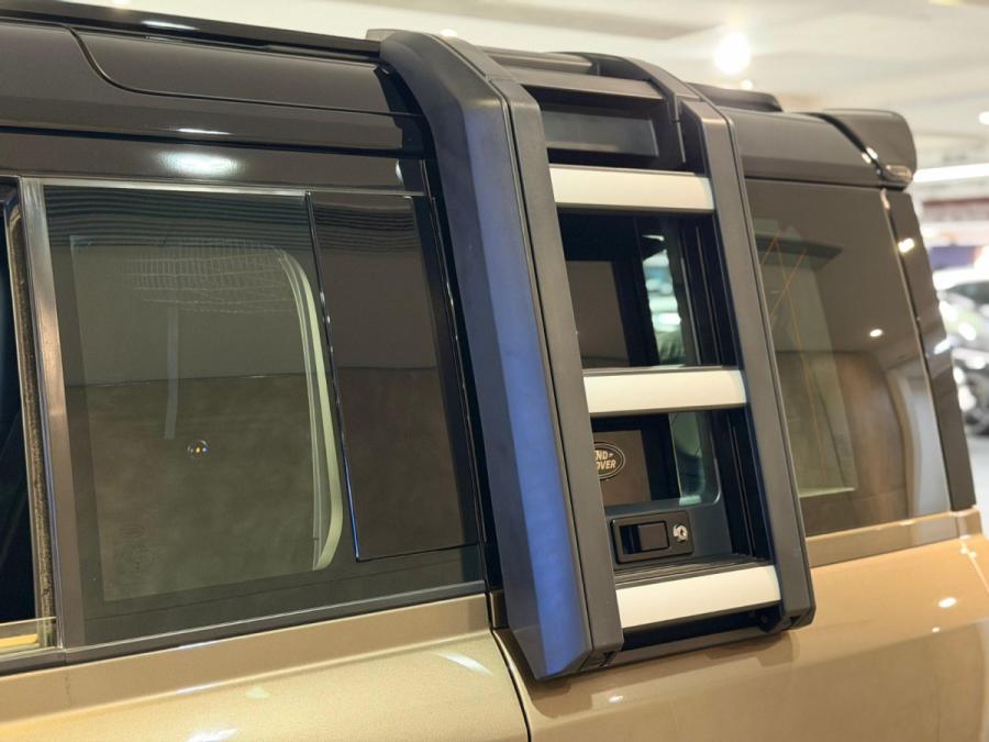 Defender 110 P400 X 7S - Image 10