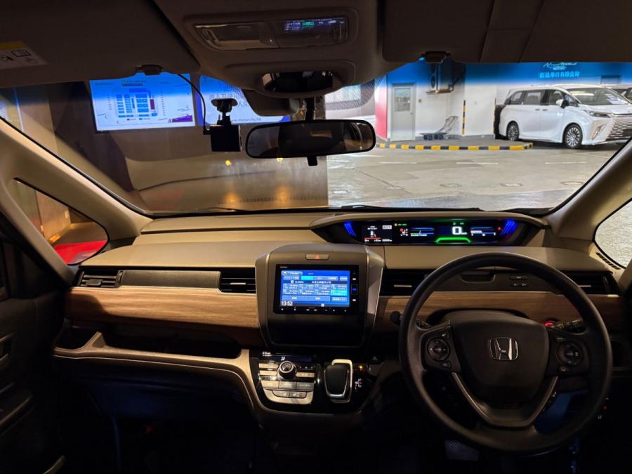 FREED GB7 HYBRID 7座 - Image 4