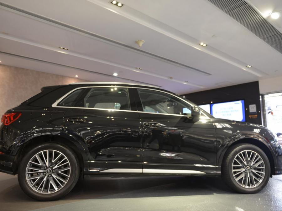 Q3 35 TFSI S LINE - Image 4