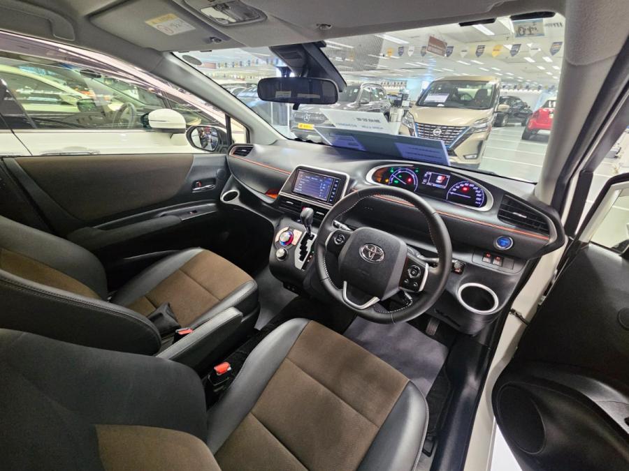 Sienta Hybrid 1.5 G Cuero - Image 4