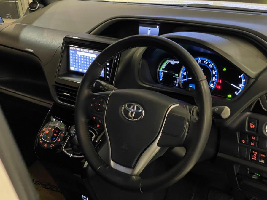 Voxy Hybrid ZS 煌II - Image 3