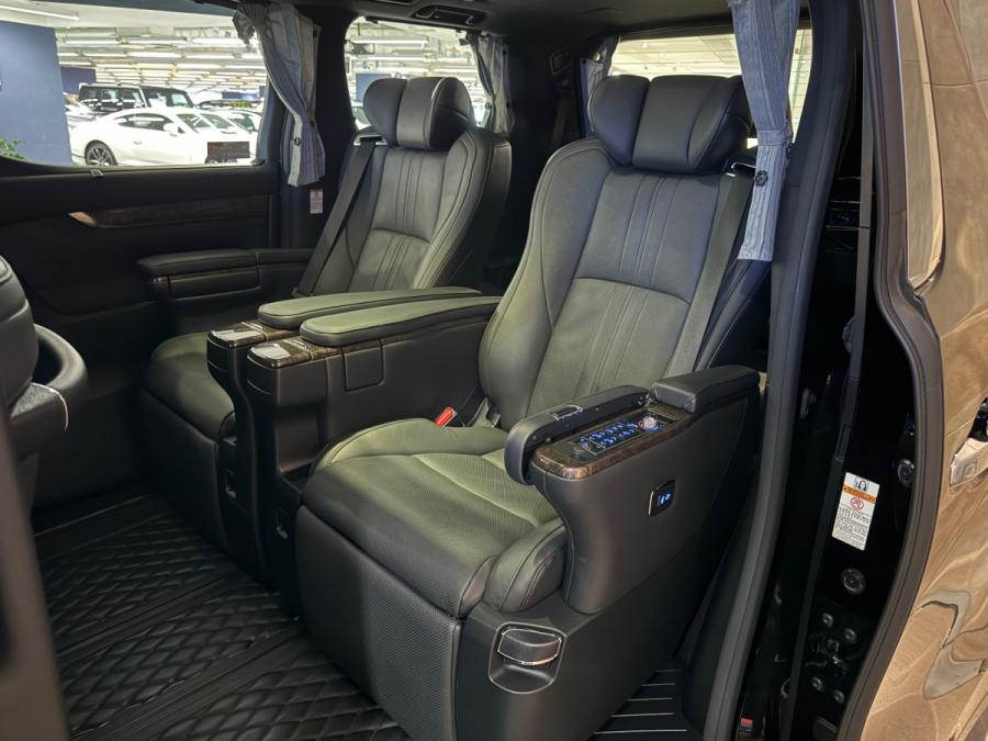 ALPHARD Executive lounge - Image 10