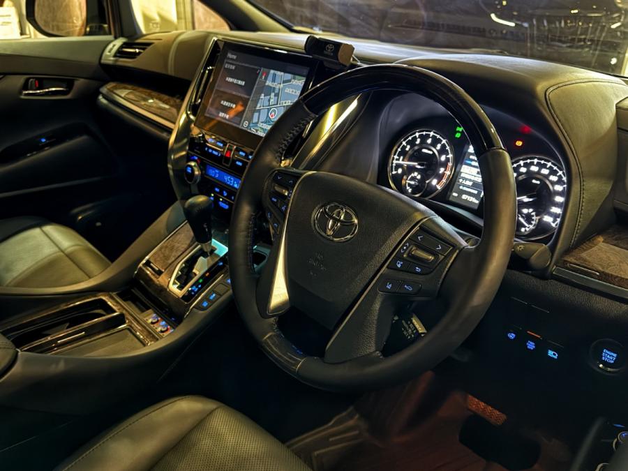 ALPHARD Executive lounge - Image 3