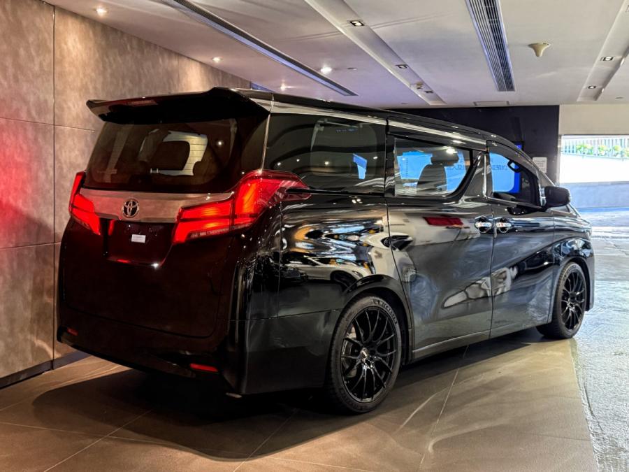 ALPHARD Executive lounge - Image 2