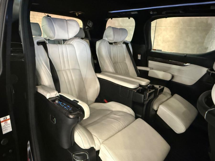 ALPHARD 3.5 EXECUTIVE LOUNGE - Image 10