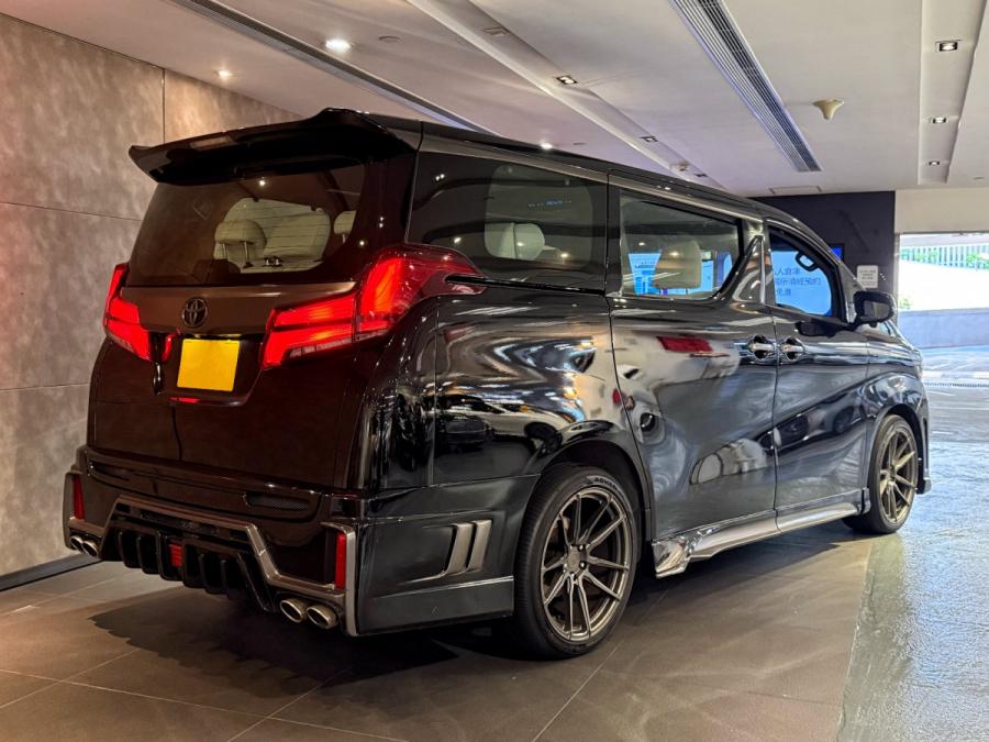 ALPHARD 3.5 EXECUTIVE LOUNGE - Image 2