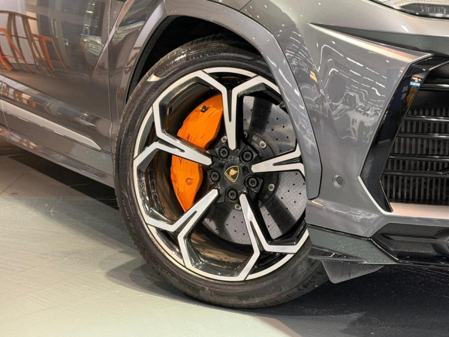 Urus 4.0-5 Seats - Image 3