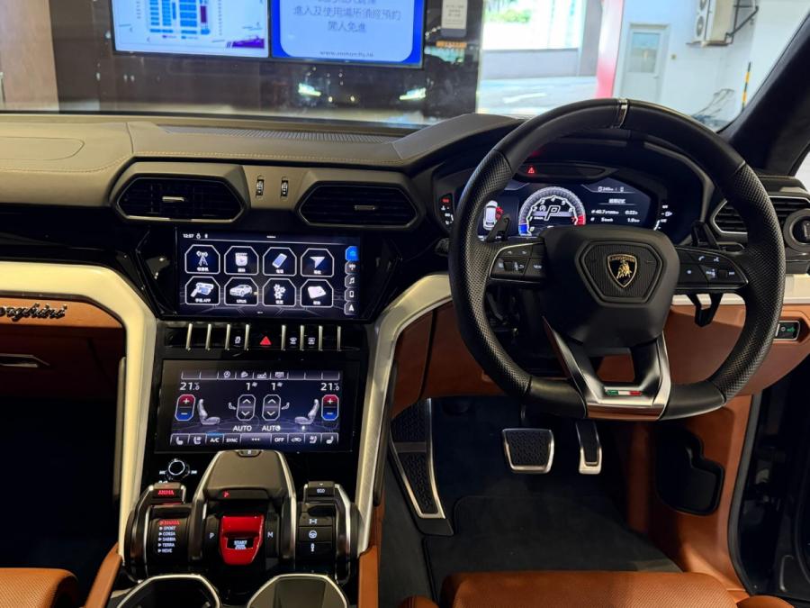 Urus 4.0-5 Seats - Image 5