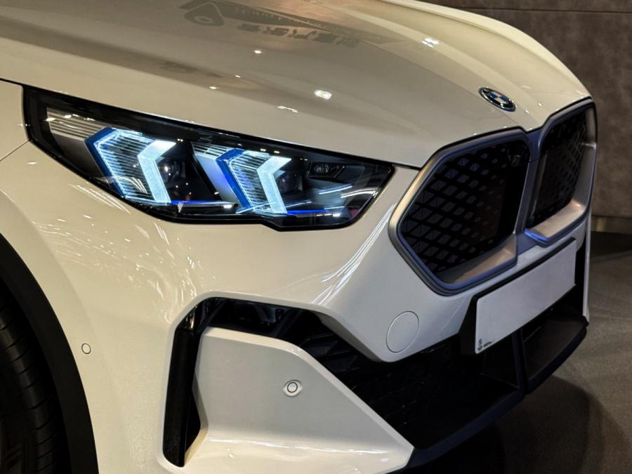 IX2 eDrive 20 - Image 3