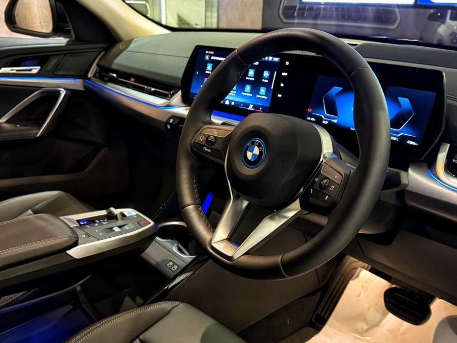 IX2 eDrive 20 - Image 5