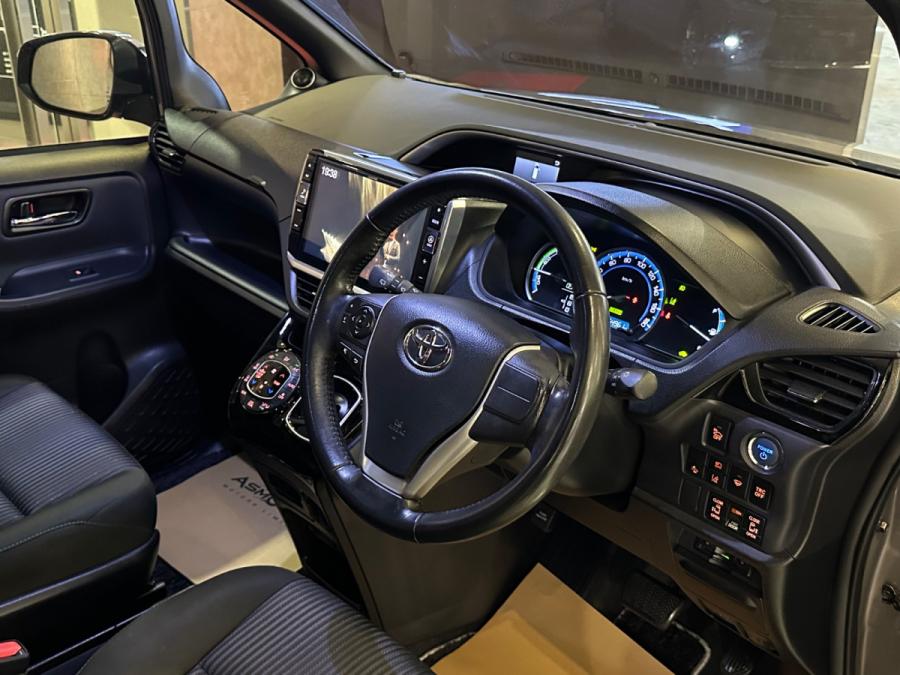 Voxy Hybrid ZS 煌II - Image 2