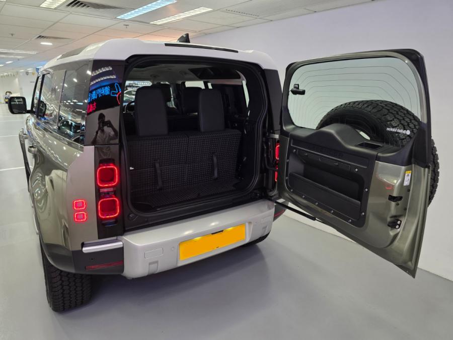 DEFENDER 110 P400 HSE 7S - Image 14