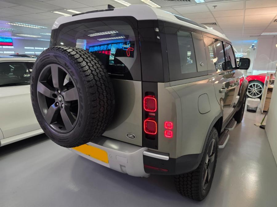 DEFENDER 110 P400 HSE 7S - Image 13