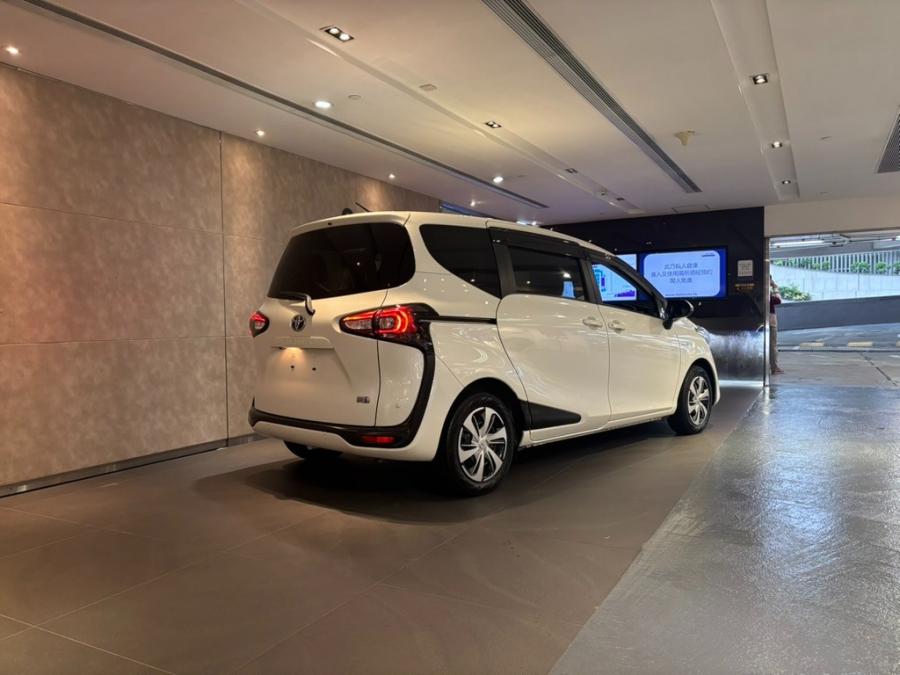 Sienta Hybrid 1.5 G Cuero - Image 2