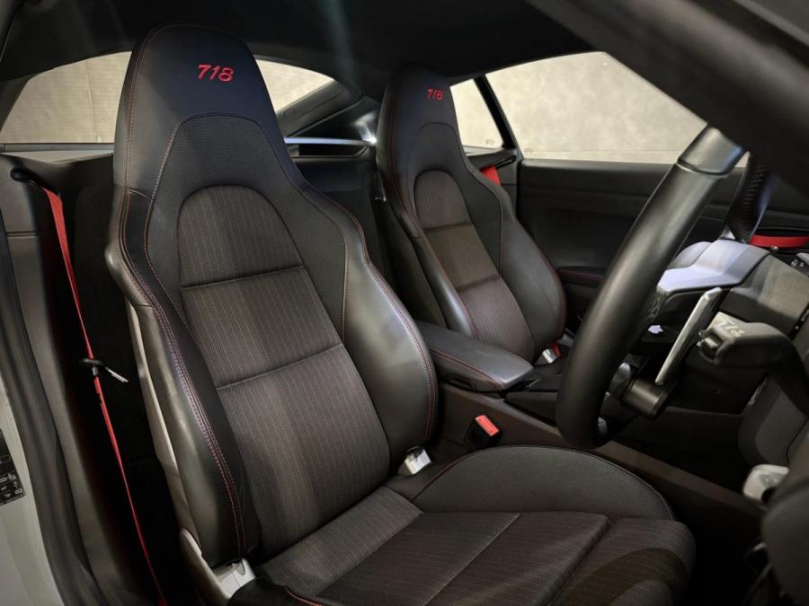 718 CAYMAN T - Image 10