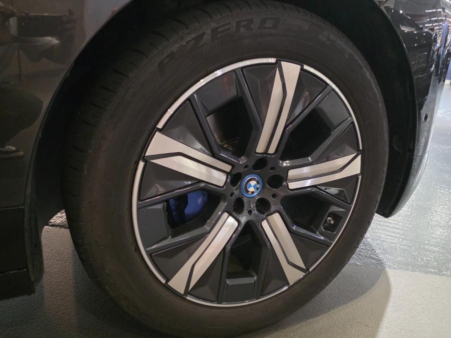 IX XDRIVE40 - Image 12