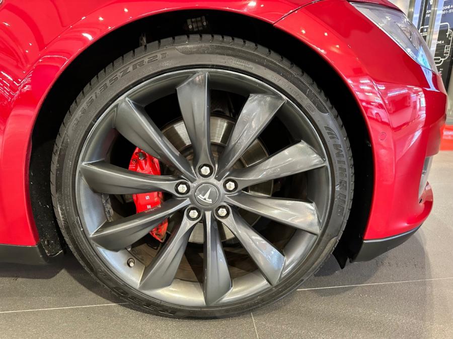 Model S P90D - Image 3