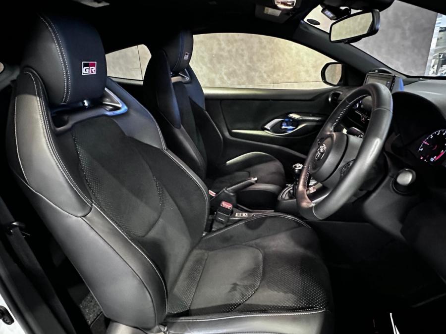 GR YARIS ( GR-FOUR) - Image 6