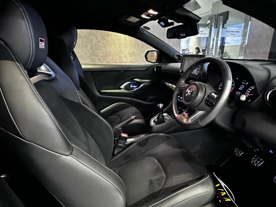 GR YARIS ( GR-FOUR) - Image 5