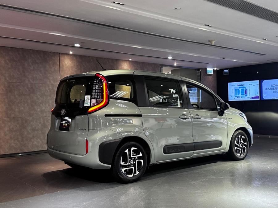SIENTA Hybrid - Image 2