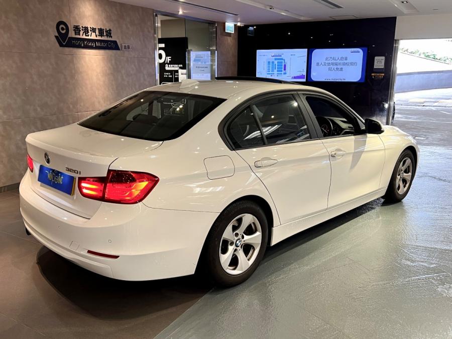 320iA - Image 2