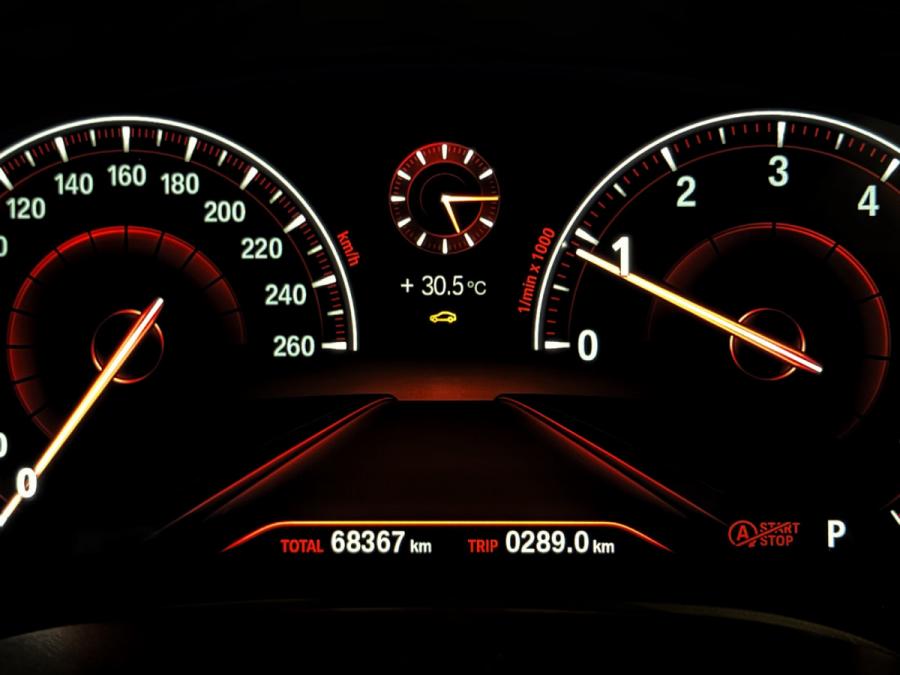 520iA M SPORT - Image 4