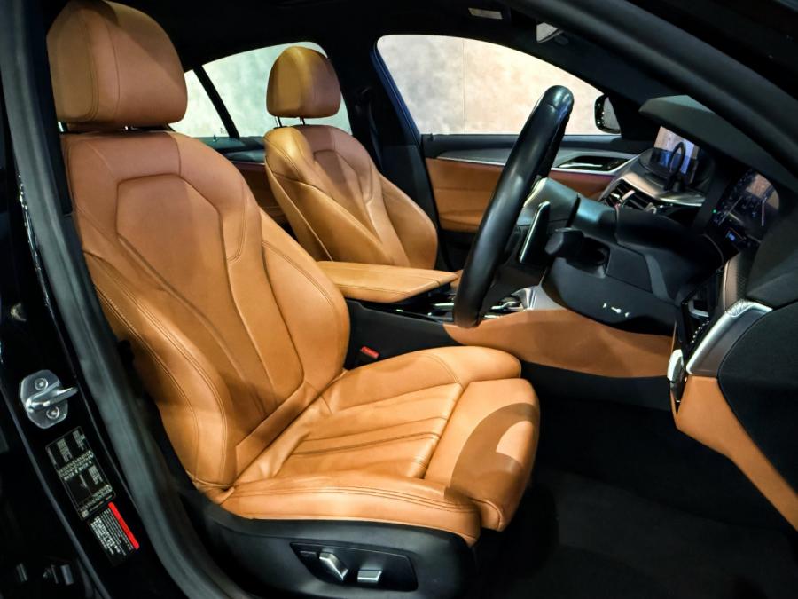 520iA M SPORT - Image 6