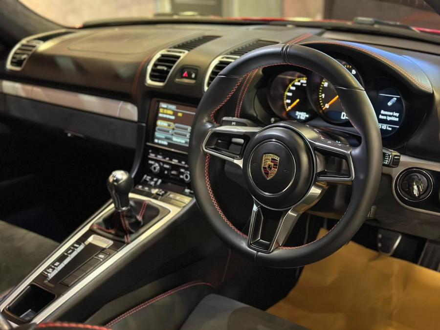 981 GT4 - Image 6
