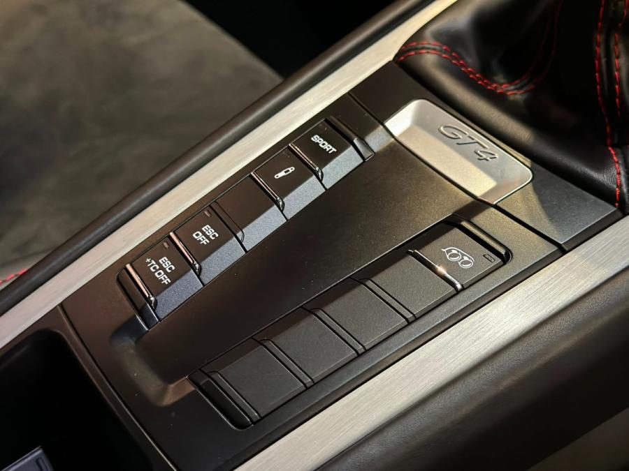 981 GT4 - Image 8