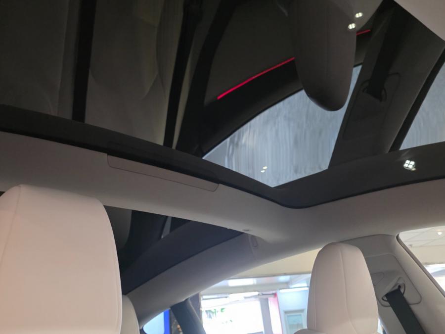 MODEL 3 LR - Image 12