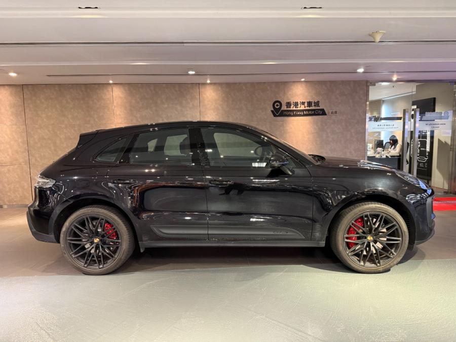 Macan GTS - Image 2