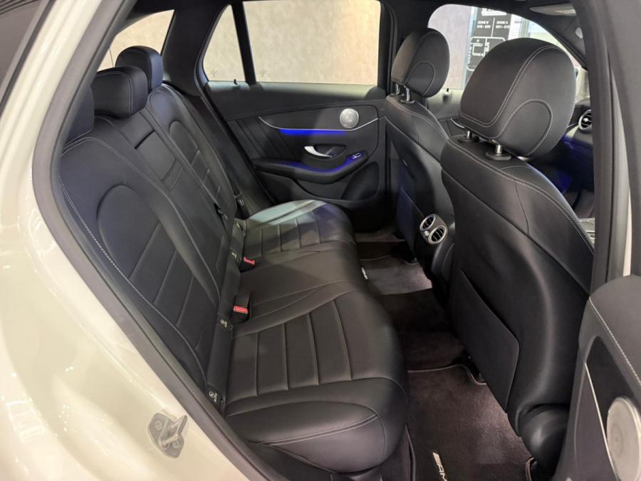 GLC300 4MATIC AMG - Image 11