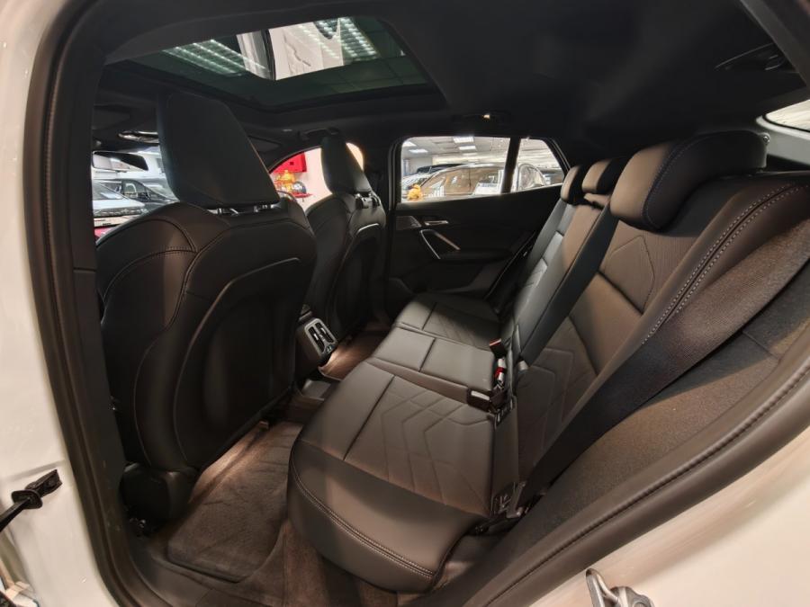 IX2 EDRIVE20 M SPORT EDITION (U10) - Image 9