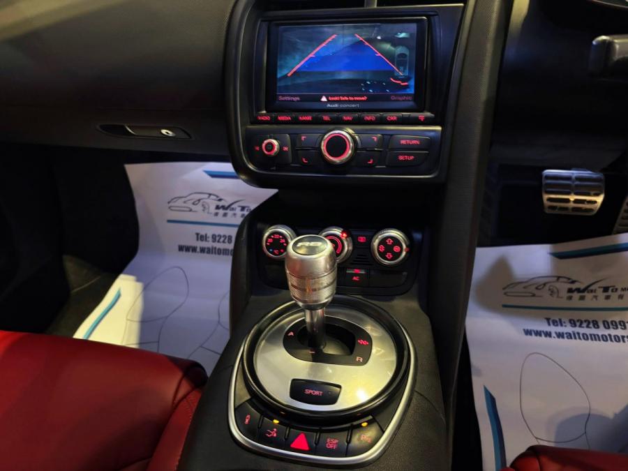 R8 SPYDER 4.2 V8 - Image 10