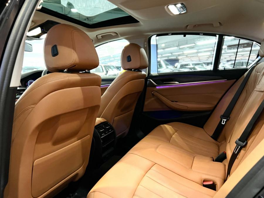 G30 520IA SPORT - Image 12
