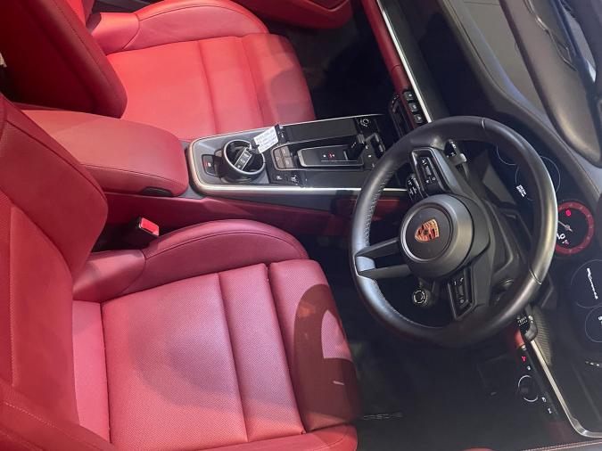 911Carrera4S - Image 3