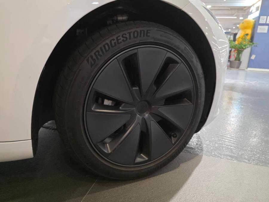 MODEL 3 RWD - Image 10