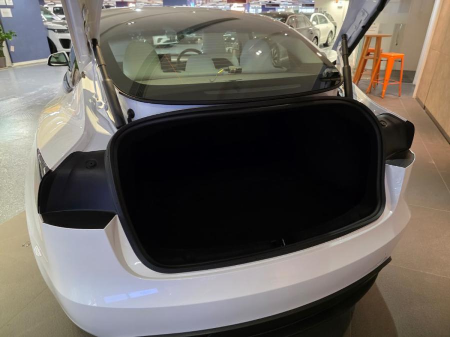 MODEL 3 RWD - Image 4