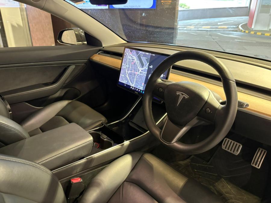 Model 3 Standard Range Plus - Image 3