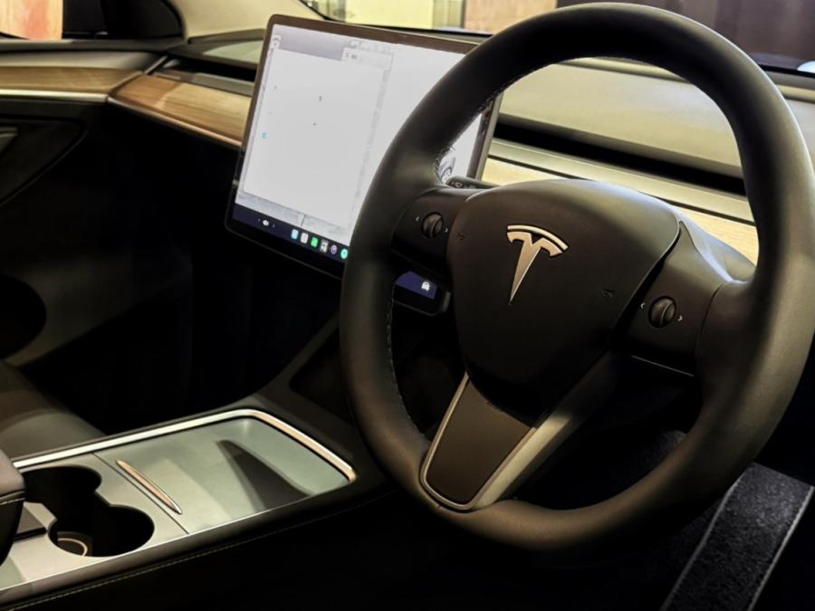 MODEL Y RWD - Image 5
