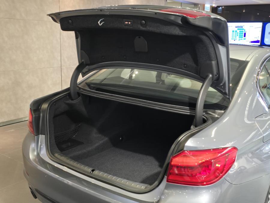 530i Sport - Image 4