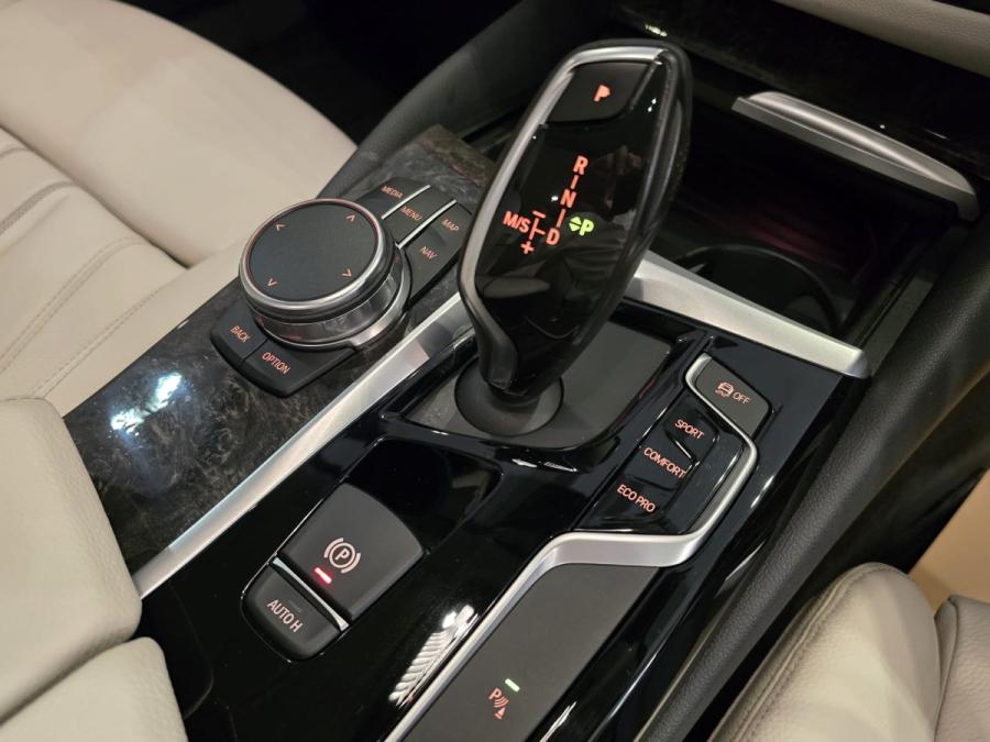 530i Sport - Image 8