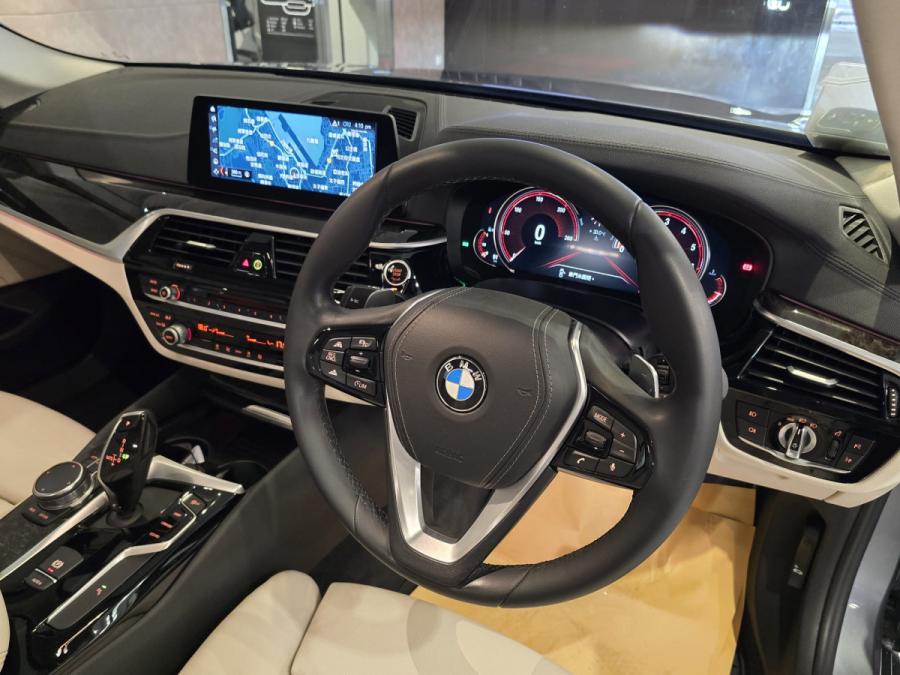 530i Sport - Image 5