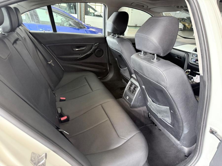 316IA Saloon SE - Image 4