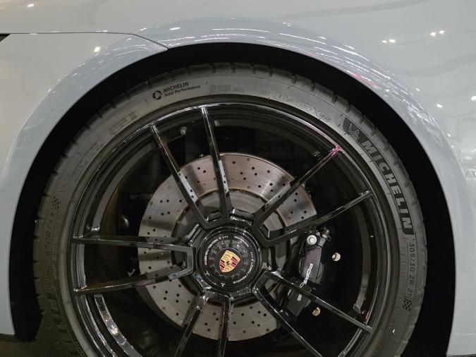 911 992 CARRERA GTS - Image 3