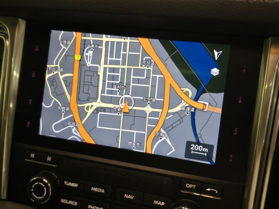 MACAN S - Image 9